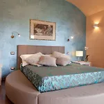 Relais Montemaggiore Couette-café 3*